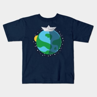 paper boat sailing the world Kids T-Shirt